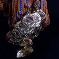 Медали школьникам