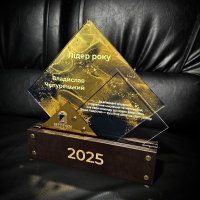 Приз Нагорода Лідер Року 10100928 висота: 27 см