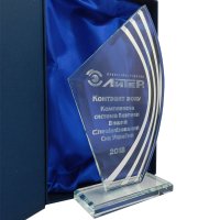 Приз награда из стекла с узором и гравировкой под заказ