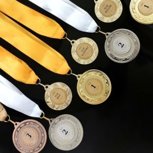 Медалі з стрічками з нанесенням на замовлення